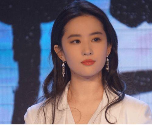 娱乐吃瓜君刘亦菲是谁,娱乐吃瓜界的璀璨明星 第2张 娱乐吃瓜君刘亦菲是谁,娱乐吃瓜界的璀璨明星 第2张